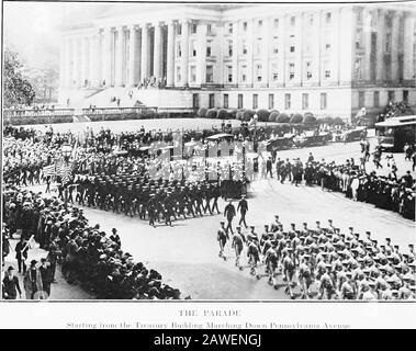 Rapport de la réunion de l'association de la famille Grant à la célébration du 100ème anniversaire de la naissance d'Ulysses Simpson Grant à Washington, D.C., 27 avril 1922, Et des exercices à la ville de New York et point Pleasant, Ohio . d party à la célébration de point Pleas-ant Ohio, elle ne serait pas en mesure d'assister à la réunion. Lorsque le colonel SherrUl nous a demandé combien de sièges au dévoilement devraient nous être réservés, la réponse a dû être une conjecture, avec la distance, les conditions d'affaires, etc., à l'esprit nous avons dit trente, qu'il nous a attribué très par hasard. L'événement s'est avéré une bonne estimation Yankee. La journée est venue Banque D'Images