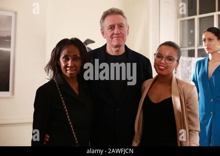 Shanna Bent accompagnée de Theresa Roberts et de Mathew Roberts lors de la présentation de MaisonBent Escania AW20: Londres 6 février 2020, Royaume-Uni Banque D'Images