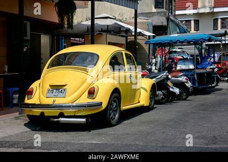 Voiture jaune VW Beelle Banque D'Images