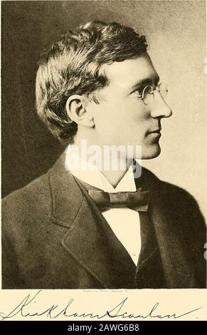 Revue historique du comté de Chicago et Cook et sélection biographyA.NWaterman ..edand auteur de la revue historique . Chicago ET COOK COUNTY 711 carrière prometteuse a été arrondie dans la manière la plus appropriée à thetrue citoyen américain, qui, quelles que soient ses nombreuses activités, est un-chored à l'épouse, les enfants et la maison. Jusqu'à il y a cinq ans, l'un des plus réussis procès criminels du comté de Chicago et Cook était Kickham Scanlan, et il a gagné sa réputation par plusieurs cas notables dans lesquels il ap- f, a été élevé comme avocat pour la défense ou le procu- SCANLAN. ^ ^ ^ . , ^^ o , , tion. On dit que M. Banque D'Images