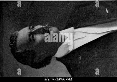 Oracle, Le . Fin DU DOCUMENT Southwestern Normal School The Oracle1911. 0- OS ?&lt; osmx Qta OS Oh o  W co c£ C ai c c i- od pq D. M. BRASSEUR, B. S. D. Département d'expression THOMAS ANDREW GROSS, A. B. Département de littérature GEORGE SANDERS, A. B. Latin W. J. POINTER, A. B. Département de physique et de chimie NELSON S. COWART, B. S.Vice-président Directeur de l'école de formation GUY W. BOHANNAN. B. S. Géologie. Astronomie, PoliticalGeography ELBERT P. DOWNING, B. S. Département de langue anglaise DORA STEWART, A. M. Département d'histoire Banque D'Images