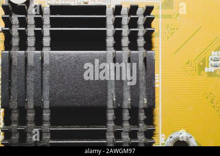 Fond macro abstrait radiateur ordinateur. Système de refroidissement du processeur. Détails de la carte mère Banque D'Images