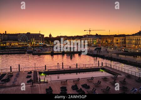 Paysage urbain d'Helsinki au crépuscule Banque D'Images