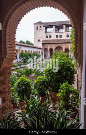 Le Château Du Generalife Au Palais De L'Alhambra, Grenade, Espagne Banque D'Images