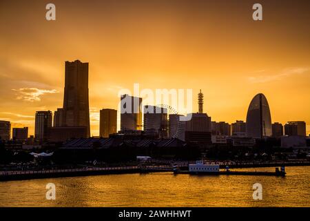 Horizon de Yokohama au coucher du soleil Banque D'Images