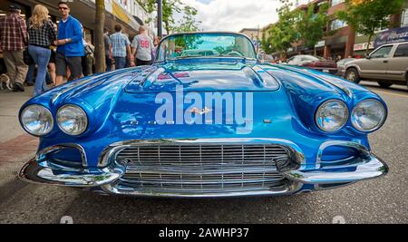 Vancouver, C.-B., Canada : 1967 Chevrolet Corvette Sting ray Cabriolet photographié à l'avant bas angle. Le toit de la voiture est déposé. Banque D'Images