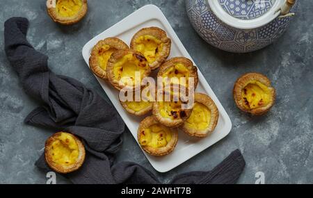 Pastel de nata, de Belem, également connu sous le nom de tarte à la crème anglaise portugaise est une pâtisserie à la tarte aux œufs portugaise Banque D'Images