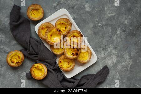 Pastel de nata, de Belem, également connu sous le nom de tarte à la crème anglaise portugaise est une pâtisserie à la tarte aux œufs portugaise Banque D'Images