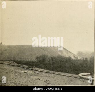 Fantôme du glacier et autres contes . Copyright, 1900, Detroit Photographic Co. De développement encore plus important à venir. Binghamton comme point objectif pour les excursions est imparfait, le beau cadre, les points d'intérêt et les agréables ports inégalés le rendant la Mecque des amateurs de plaisir. L'annuaire des hôtels et des maisons d'embarquement, qui donne des tarifs et des informations complètes, sera envoyé par la poste sur demande accompagné d'un cachet de 2 cent. LACKAWANNA RESORTS, WAVERLY, NEW YORK, Waverly est l'une des trois intéressantes alliances de quelleAthènes et Sayre forment les autres facteurs. À propos de ces trois et t Banque D'Images