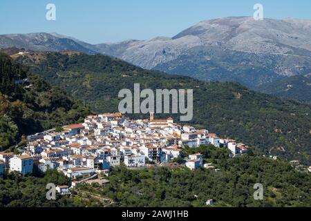 Algatocine village blanc dans la province de Malaga, Espagne Banque D'Images