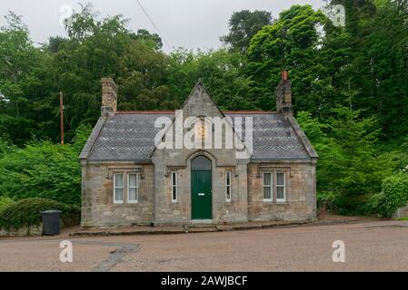 Une tête sur la photo de Jubilee Cottage, un chalet traditionnel de 2 pièces construit en 1887 dans le village de Ford dans le Northumberland rural. Banque D'Images