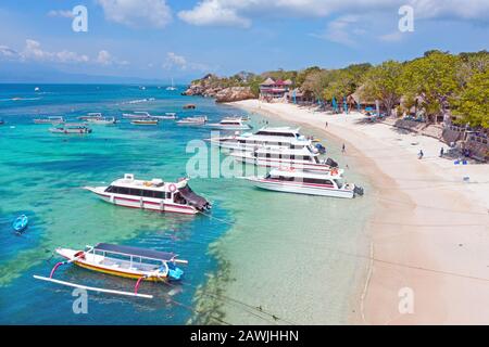 Aérien de Mushroom Bay sur Nusa Lembongan Bali Indonésie Banque D'Images