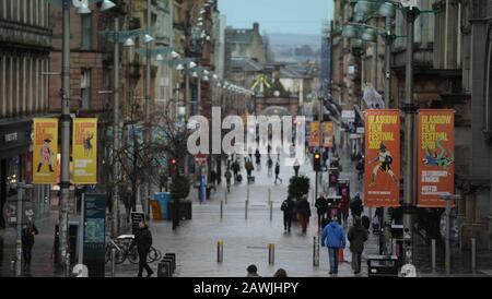 Glasgow, Écosse, Royaume-Uni, 9 février 2020: Météo britannique: La nuit des temps de tempête avec les prévisions d'une poursuite au cours des quatre prochains jours a vu des rues vides sans shopping dans le centre-ville dans le shopping le mile style de l'Ecosse sur la rue Buchanan. Copywrite Gerard Ferry/ Alay Live News Banque D'Images