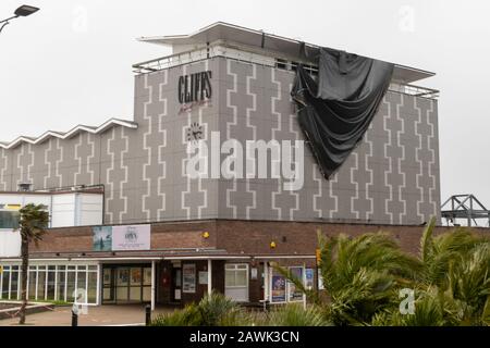 Southend, Essex, Royaume-Uni. 9 février 2020. La tempête hivernale Ciara fait que le toit du pavillon des falaises devient dangereusement instable crédit: Ricci Fothergill/Alay Live News Banque D'Images