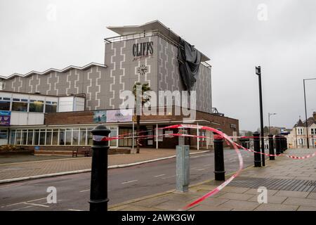 Southend, Essex, Royaume-Uni. 9 février 2020. La tempête hivernale Ciara fait que le toit du pavillon des falaises devient dangereusement instable crédit: Ricci Fothergill/Alay Live News Banque D'Images