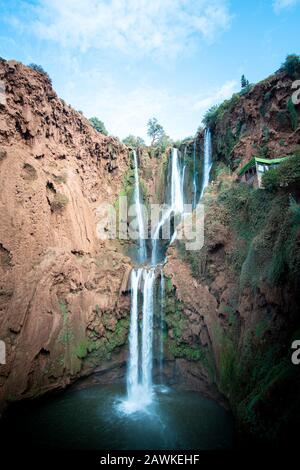 Chutes d'Ouzoud - chute d'eau dans les montagnes de l'Atlas, au Maroc Banque D'Images