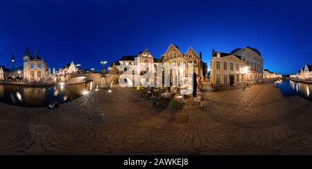 Vue panoramique à 360° de Gand, Belgique.Circa Novembre 2019.Panorama Déformé du Graslei, quai sur la promenade à côté de la rivière et du pont St Michael.