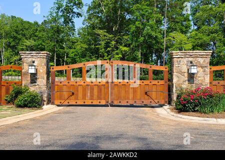 Entrée Majestueuse À La Nouvelle Communauté De Gated Banque D'Images