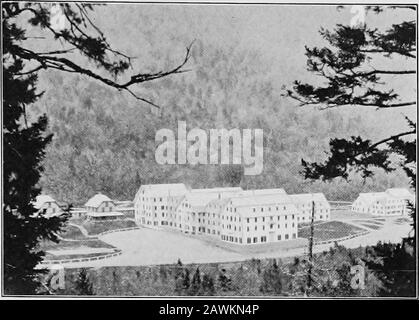 Chroniques des White Mountains . Summit and Tip-Top Houses on Mount Washington, ainsi qu'un directeur de l'original Mount Wash-ington Carriage Road Company. Après vingt ans d'existence, cependant, ce célèbre hôtel est allé jusqu'au bout de tant d'autres, tombant une proie aux flamesin octobre 1872. Ce désastre a marqué la suprématie de Gorhams comme un complexe hôtelier. Une maison de second Alpine a été construite en 1876. Il a été fermé en novembre 1905, et a ensuite été movedde l'autre côté de la rue et fait partie du presentMount Madison House, qui est un hôtel commercial, ouvert toute l'année, ainsi qu'un Banque D'Images