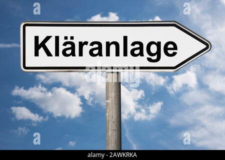 Photo détaillée d'une pancarte portant l'inscription Kläranlage (station de traitement des eaux usées) Banque D'Images