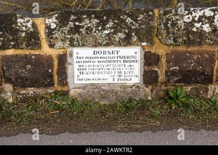 Whitemill Bridge est un monument ancien du XVIe siècle et un bâtiment classé de catégorie I, signalé comme étant le plus ancien pont de Dorset, Angleterre, Royaume-Uni Banque D'Images