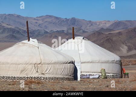 Les yourtes kazakh traditionnels d'été pâturages nomades vie Banque D'Images