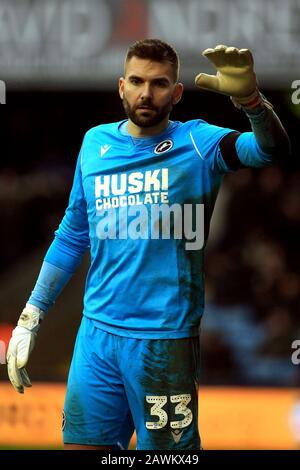 Londres, Royaume-Uni. 9 février 2020. Bartosz Bialkowski, gardien de but de Millwall regarde. EFL Skybet Championship match, Millwall / West Bromwich Albion à la Haye à Londres le dimanche 9 février 2020. Cette image ne peut être utilisée qu'à des fins éditoriales. Utilisation éditoriale uniquement, licence requise pour une utilisation commerciale. Aucune utilisation dans les Paris, les jeux ou une seule édition de club/ligue/joueur. Pic par Steffan Bowen/Andrew Orchard sports photographie/Alay Live news crédit: Andrew Orchard sports photographie/Alay Live News Banque D'Images