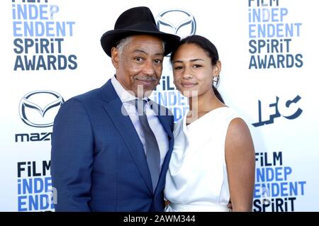 Giancarlo Esposito avec sa fille Shayne Lyra Esposito lors du 35ème Prix annuel de l'Esprit indépendant du film 2020 à la tente sur la plage de Santa Monica. Santa Monica, 8 février 2020 | utilisation dans le monde entier Banque D'Images