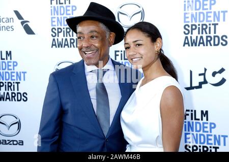 Giancarlo Esposito avec sa fille Shayne Lyra Esposito lors du 35ème Prix annuel de l'Esprit indépendant du film 2020 à la tente sur la plage de Santa Monica. Santa Monica, 8 février 2020 | utilisation dans le monde entier Banque D'Images