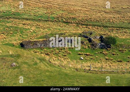 ferme pure autour de la vieille ruine sur l'île de skye Banque D'Images