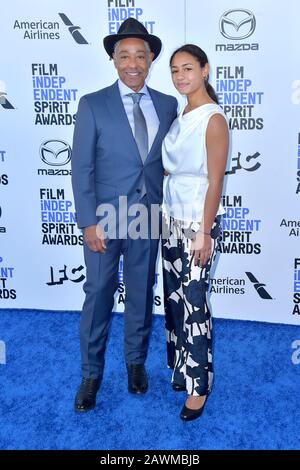 Giancarlo Esposito avec sa fille Shayne Lyra Esposito lors du 35ème Prix annuel de l'Esprit indépendant du film 2020 à la tente sur la plage de Santa Monica. Santa Monica, 8 février 2020 | utilisation dans le monde entier Banque D'Images