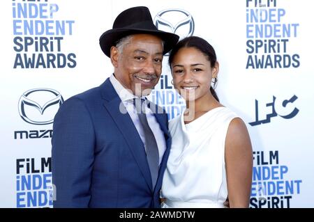 Giancarlo Esposito avec sa fille Shayne Lyra Esposito lors du 35ème Prix annuel de l'Esprit indépendant du film 2020 à la tente sur la plage de Santa Monica. Santa Monica, 8 février 2020 | utilisation dans le monde entier Banque D'Images