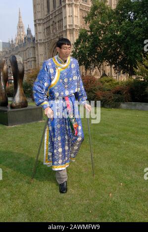 Xishun Bao, également connu sous le nom de Xi Shun considéré par l'homme le plus haut du monde Guinness lors d'une visite à Londres en 2005. Banque D'Images