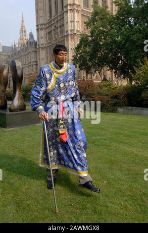 Xishun Bao, également connu sous le nom de Xi Shun considéré par l'homme le plus haut du monde Guinness lors d'une visite à Londres en 2005. Banque D'Images