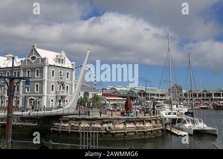 Pont Pivotant Et Port Commercial Africain, V&A (Victoria Et Alfred) Waterfront, Cape Town, Table Bay, Province Du Cap Occidental, Afrique Du Sud, Afrique Banque D'Images