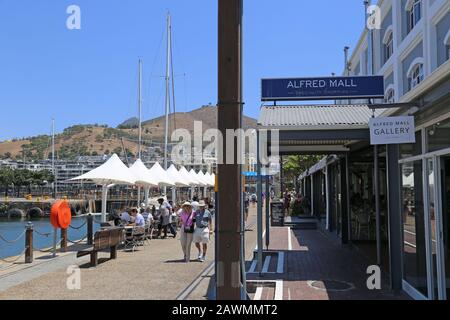 Boutiques Et Cafés, Alfred Mall, Alfred Basin, V&A (Victoria Et Alfred) Waterfront, Cape Town, Table Bay, Western Cape Province, Afrique Du Sud, Afrique Banque D'Images