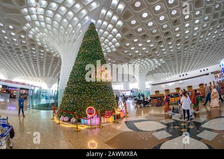 Mumbai Maharashtra Inde 7 janvier 2020 arbre de Noël à Chhatrapati Shivaji International Airport en soirée à Mumbai, Inde le 7 janvier 2020 Banque D'Images