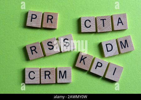 Acronymes commerciaux sur fond vert Banque D'Images