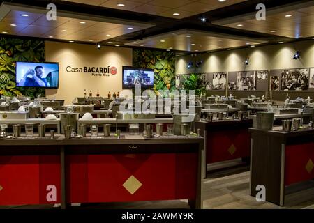 San Juan, Porto Rico - 22 janvier 2020 : salle de classe pour la mixologie au siège de la distillerie Casa Bacardi pour Bacardi Rum à San Juan, Porto Rico. Banque D'Images