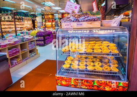 Tarte aux œufs de style Macao dans une boulangerie de Macao Banque D'Images