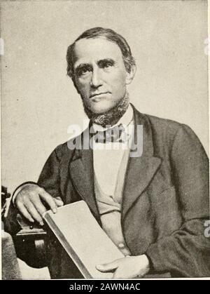 La vie et l'époque de William Lowndes Yancey . comme règle quotidienne, rapidement à sa ferme pour donner des instructions, et, de retour au petit déjeuner, est apparu à son bureau de droit pour les jours de travail. Sa seule extravagance de la satisfaction personnelle était dans les chevaux fins, conservés pour sa propre utilisation. Un contemporain se souvient, qu'en 1860, lorsque toute l'Amérique attendait Yanceysutterance, l'orateur est arrivé dans Union Town, où un largecompany attendait son discours. Un passant a dirigé son atten-tion à la congrégation déjà au stand, à la distance, et l'offre d'une escorte à la position a été faite. &gt;?? Xotimide (était Banque D'Images