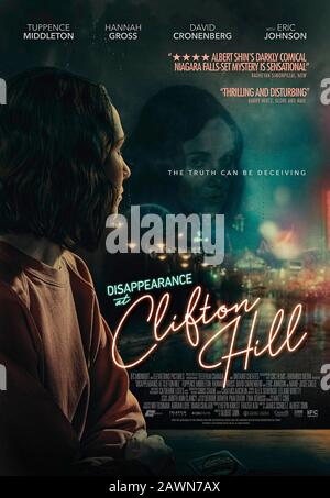 Disparition à Clifton Hill (2019) dirigée par Albert Shin et mettant en vedette Tuppence Middleton, David Cronenberg, Hannah Gross, Marie-Josée Croze et Eric Johnson. Abby retourne dans sa ville natale de Niagara Falls après la mort de sa mère et commence à rassembler des souvenirs perdus de son enfance et à assister à un crime. Banque D'Images