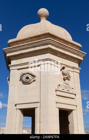 Tour de la Guardiola et symboles de la franc-maçonnerie, jardins de Safe Haven, Senglea, Malte Banque D'Images