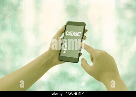 Jeu de données d'écriture de texte manuscrite. Collection de photos conceptuelles de nombres ou de valeurs qui se rapportent à un sujet particulier Banque D'Images