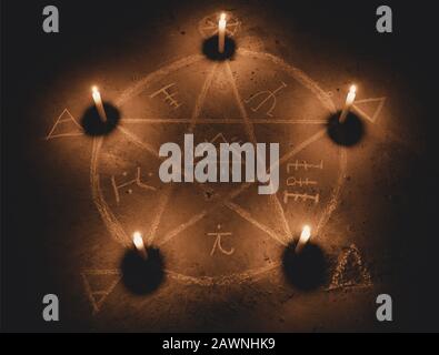 Symbole de pentagramme blanc sur sol en béton. Illuminé de bougies. Arrière-plan sombre. Occultisme effrayant et mystique Banque D'Images