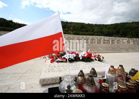 Cassino, Italie - 18 mai 2011: La tombe du général Anders dans le cimetière militaire de guerre polonais de Montecassino Banque D'Images