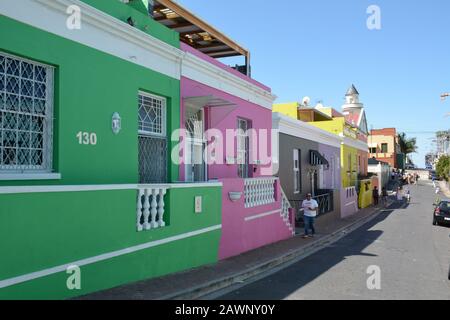 Les bâtiments Et maisons Colorés dans le quartier de Bo-Kaap, le Cap, Afrique du Sud. Banque D'Images