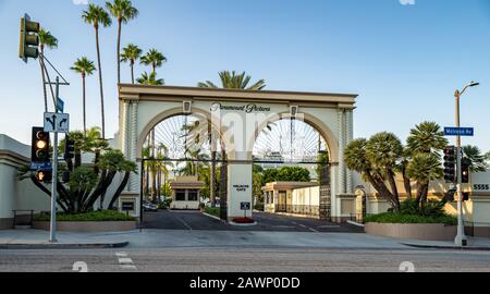 Los Angeles - 5 septembre 2019: La porte principale de Paramount Pictures de Melrose Avenue Banque D'Images