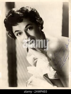 1953 CA , Etats-Unis : l'actrice américaine RUTH ROMAN ( 1922 - 1999 ), encore pubblica . Actrice EN COLÈRE SUR UN TRAIN ( 1951 - Delitto per delitto - l'al Banque D'Images