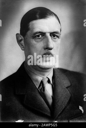 1945 CA, FRANCE : le général français CHARLES DE GAULLE ( 1890 - 1970 ) , photo de Jacques , Paris - foto storiche - foto storica - HISTOIRE - portr Banque D'Images